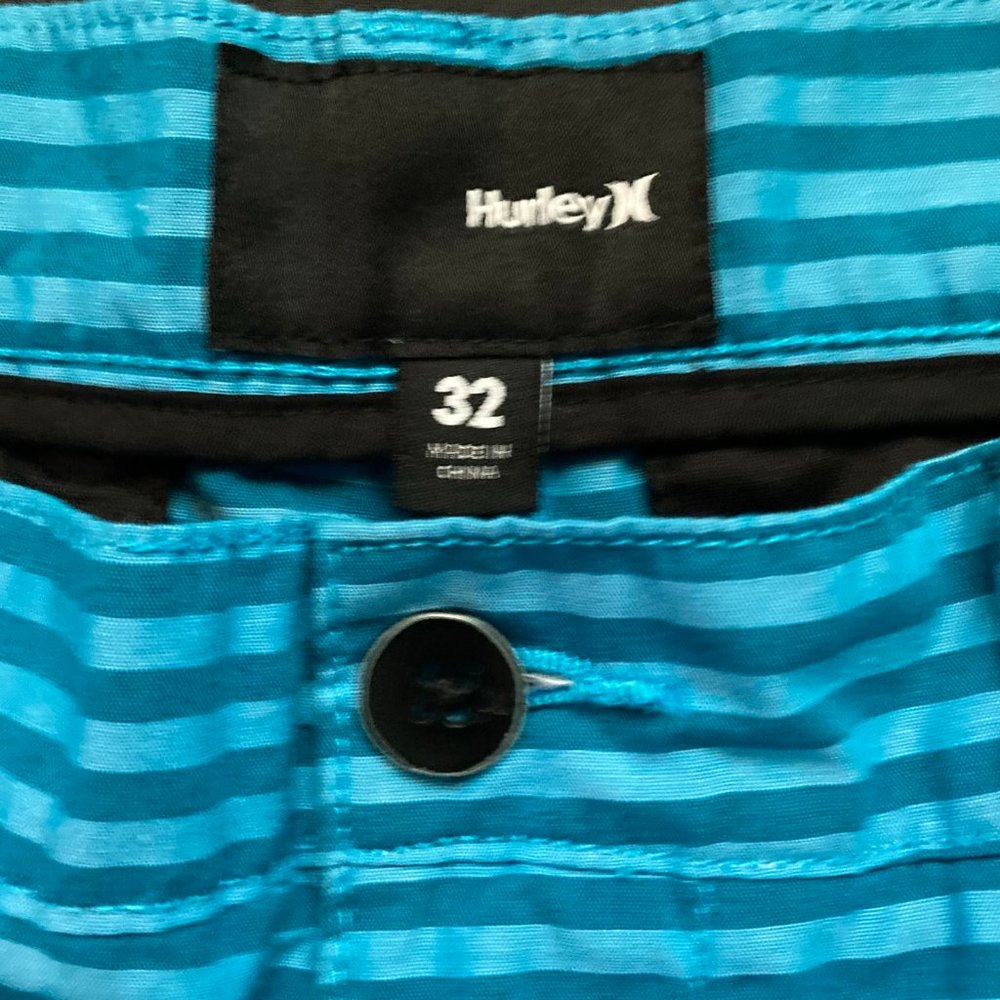 Hurley stripped board shorts size 32 - Picture 3 of 5